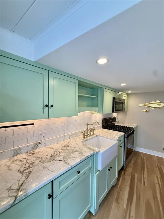 3 bed, 2 bath apartment for rent at 13 Tucker, Old Town — photo 4 of 19