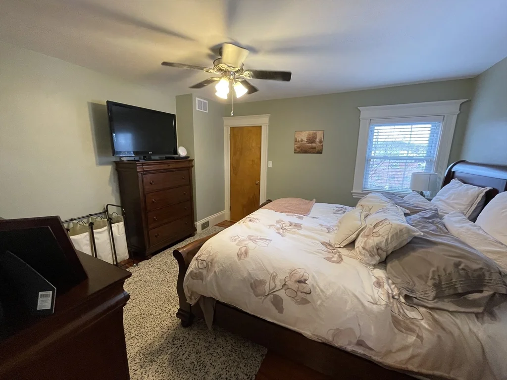 4 bed, 1 bath apartment for rent at 13 Union St Unit 13, Watertown — photo 19 of 20