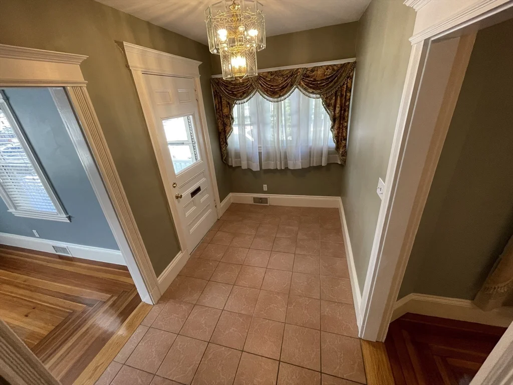 4 bed, 1 bath apartment for rent at 13 Union St Unit 13, Watertown — photo 4 of 20