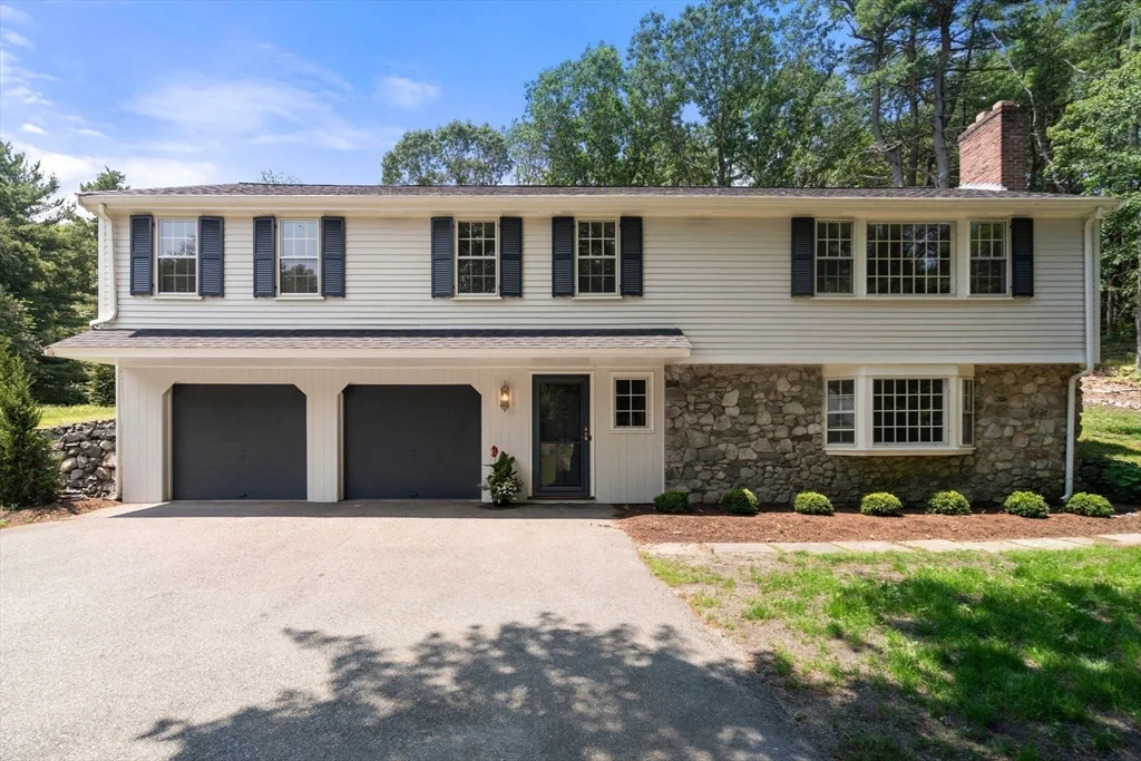 3 bed, 2 bath apartment for rent at 13 Valley Rd, Dover — photo 1 of 33