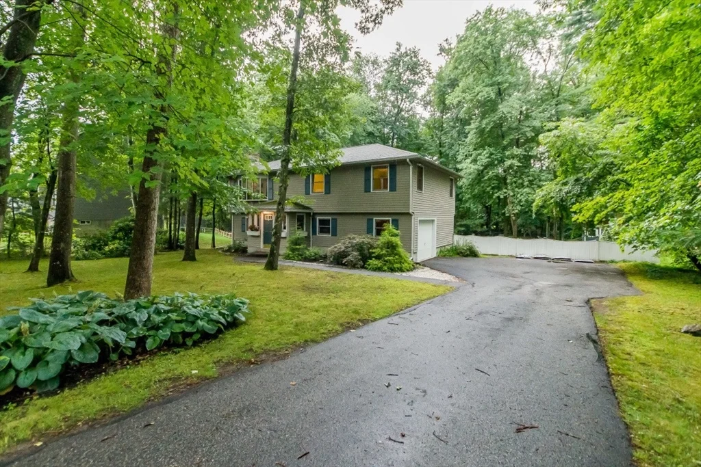 3 bed, 2 bath apartment for rent at 13 Westwood St Unit 1, Burlington — photo 3 of 30
