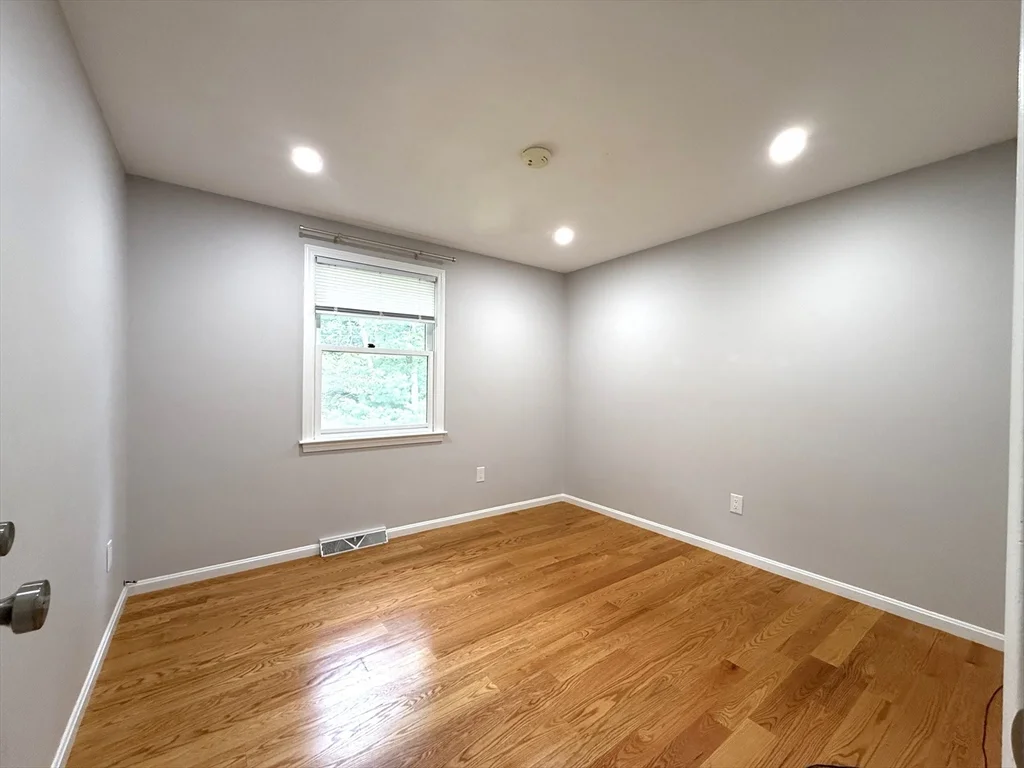 3 bed, 2 bath apartment for rent at 13 Westwood St Unit 1, Burlington — photo 23 of 30