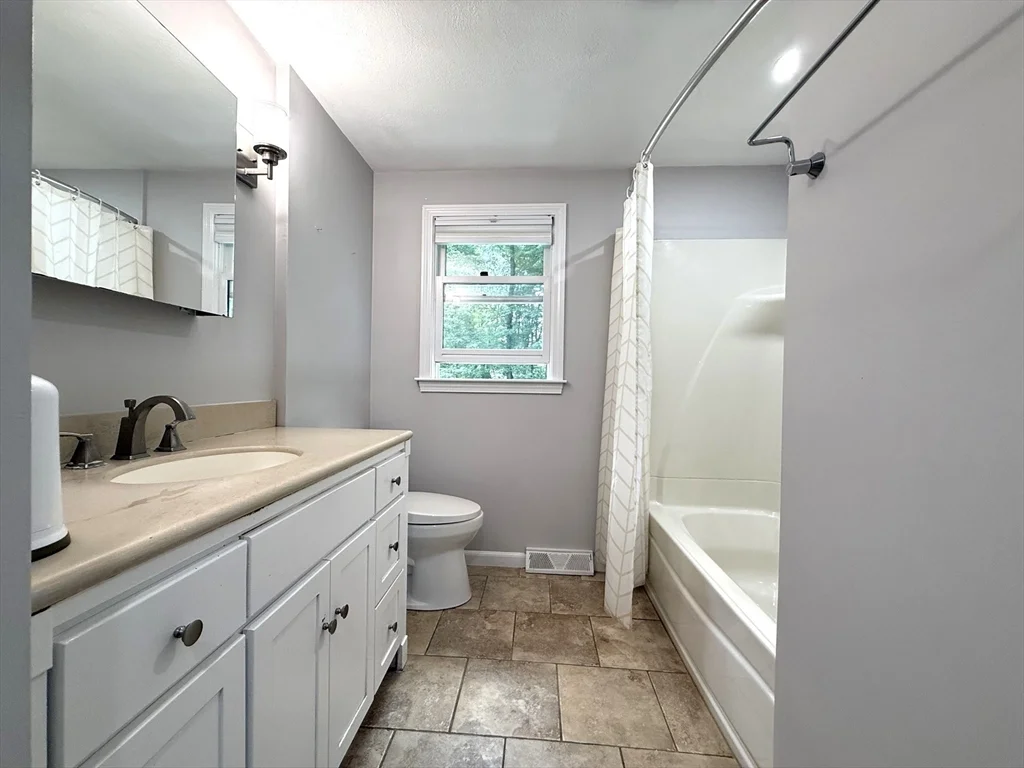 3 bed, 2 bath apartment for rent at 13 Westwood St Unit 1, Burlington — photo 25 of 30