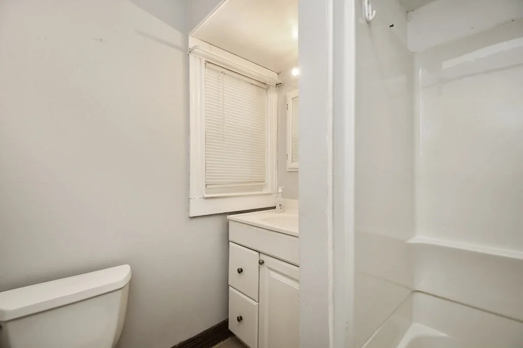 3 bed, 1 bath apartment for rent at 13 Weymouth Unit 1, Fitchburg — photo 21 of 32