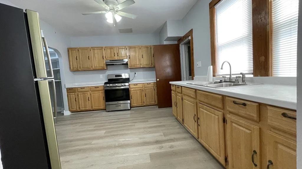 3 bed, 1 bath apartment for rent at 13 Whitman St Unit B, Dorchester — photo 17 of 25