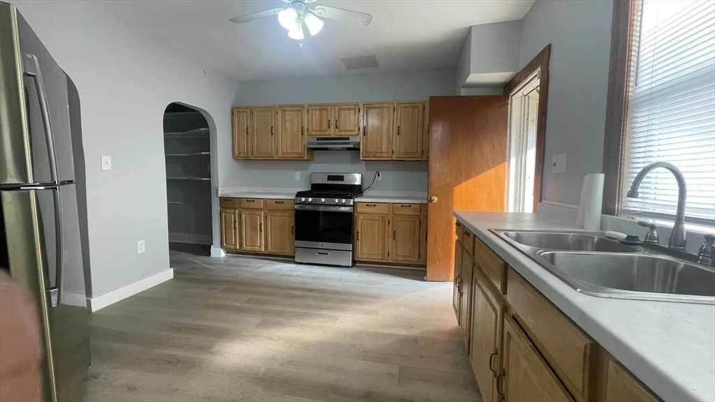 3 bed, 1 bath apartment for rent at 13 Whitman St Unit B, Dorchester — photo 21 of 25
