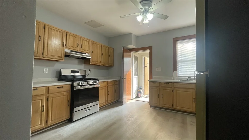 3 bed, 1 bath apartment for rent at 13 Whitman St Unit B, Dorchester — photo 20 of 25