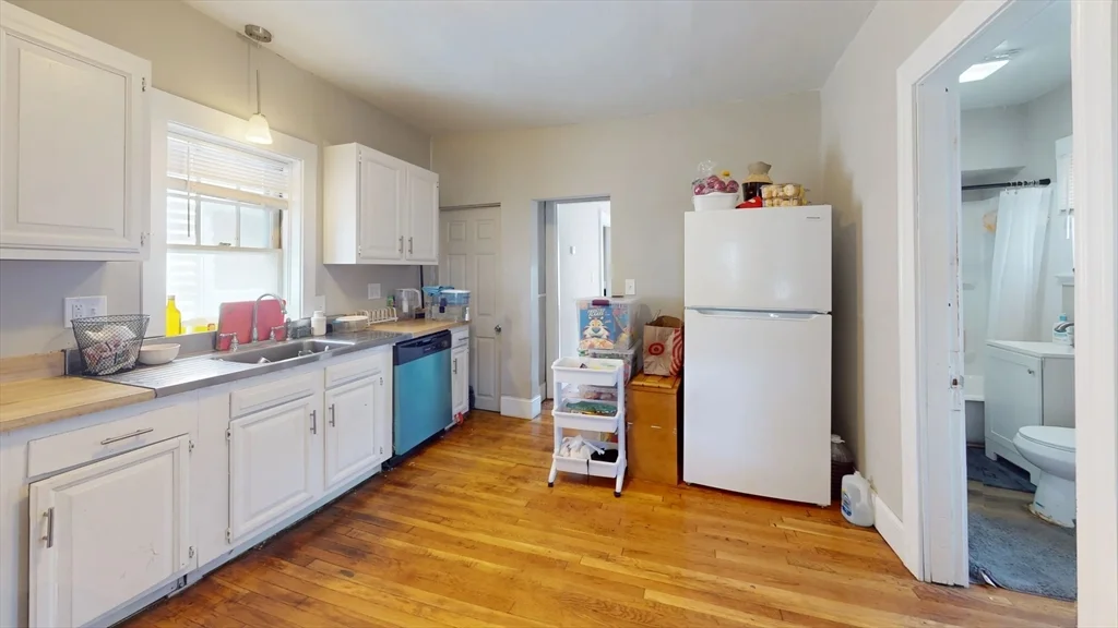 3 bed, 1 bath apartment for rent at 13 Winship Unit 1, Brighton — photo 5 of 13