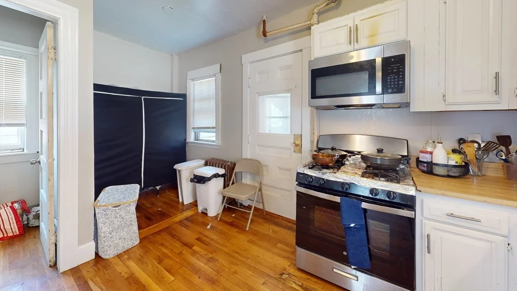 3 bed, 1 bath apartment for rent at 13 Winship Unit 1, Brighton — photo 2 of 13