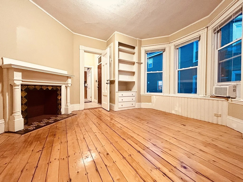 1 bed, 1 bath apartment for rent at 13 Wyoming St Unit 1, Dorchester — photo 3 of 8