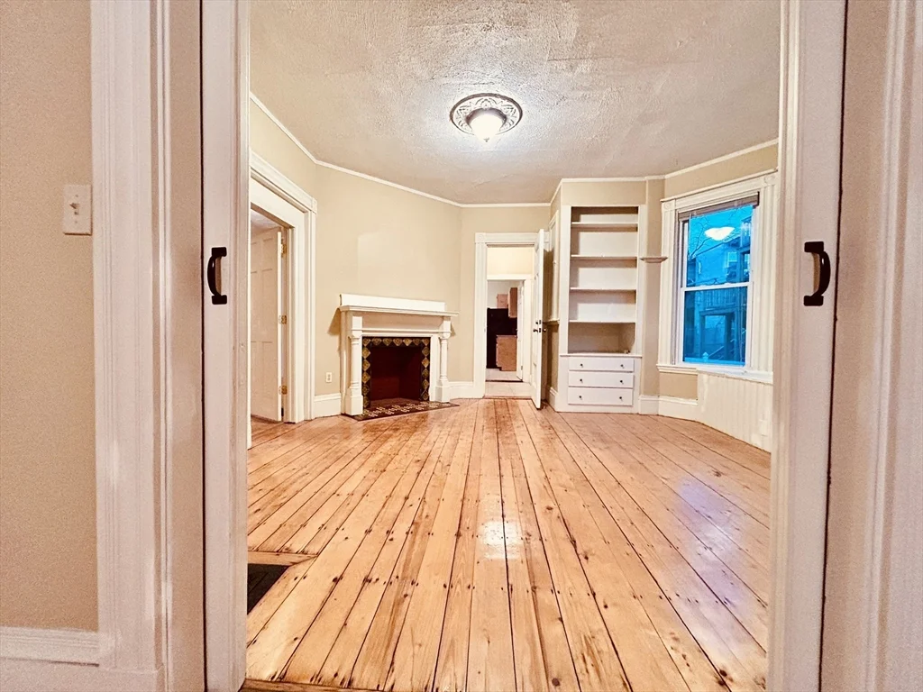 1 bed, 1 bath apartment for rent at 13 Wyoming St Unit 1, Dorchester — photo 4 of 8