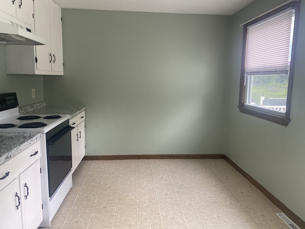 1 bed, 1 bath apartment for rent at 130 Ash St Unit 2, Marlborough — photo 3 of 6