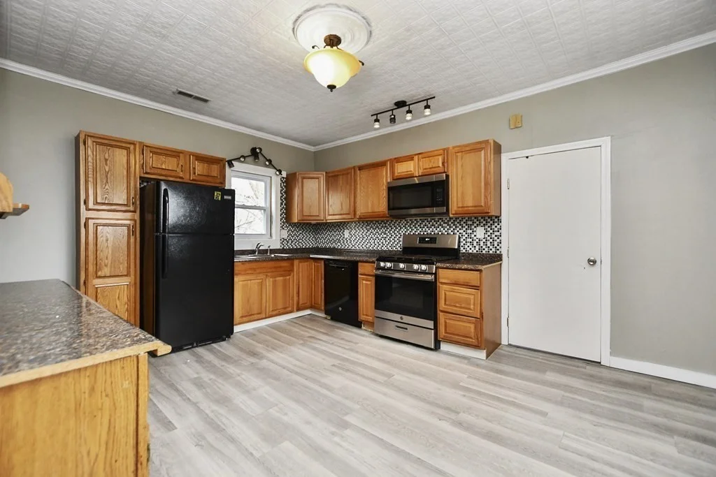 3 bed, 1 bath apartment for rent at 130 Barlett St Unit 2, Lowell — photo 2 of 23