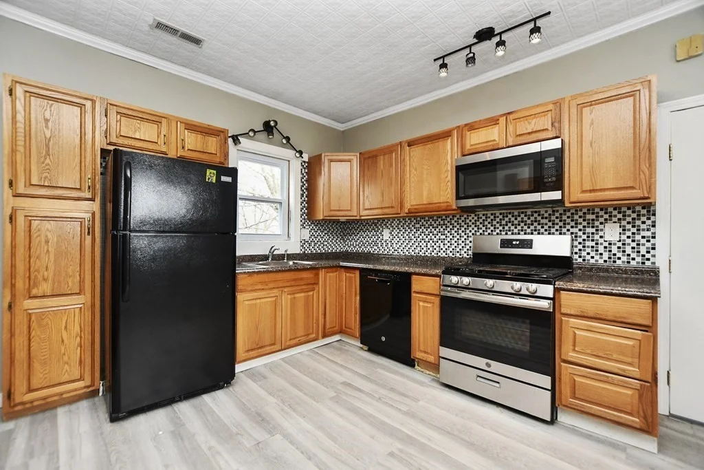 3 bed, 1 bath apartment for rent at 130 Barlett St Unit 2, Lowell — photo 1 of 23