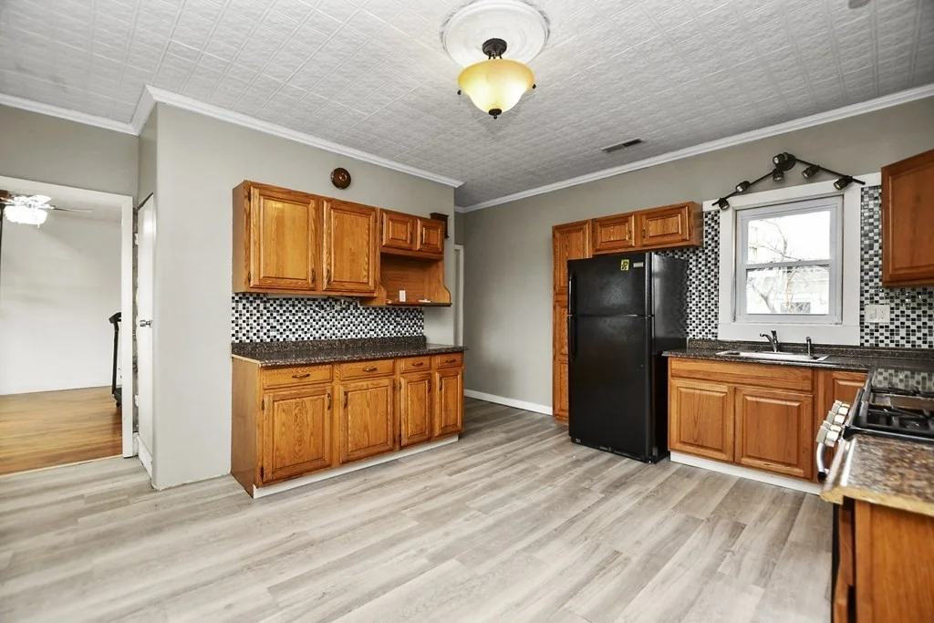 3 bed, 1 bath apartment for rent at 130 Barlett St Unit 2, Lowell — photo 5 of 23