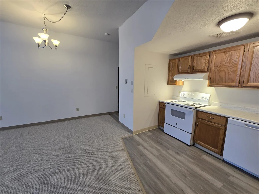 1 bed, 1 bath apartment for rent at 130 Beach St Unit 102, Quincy — photo 3 of 21