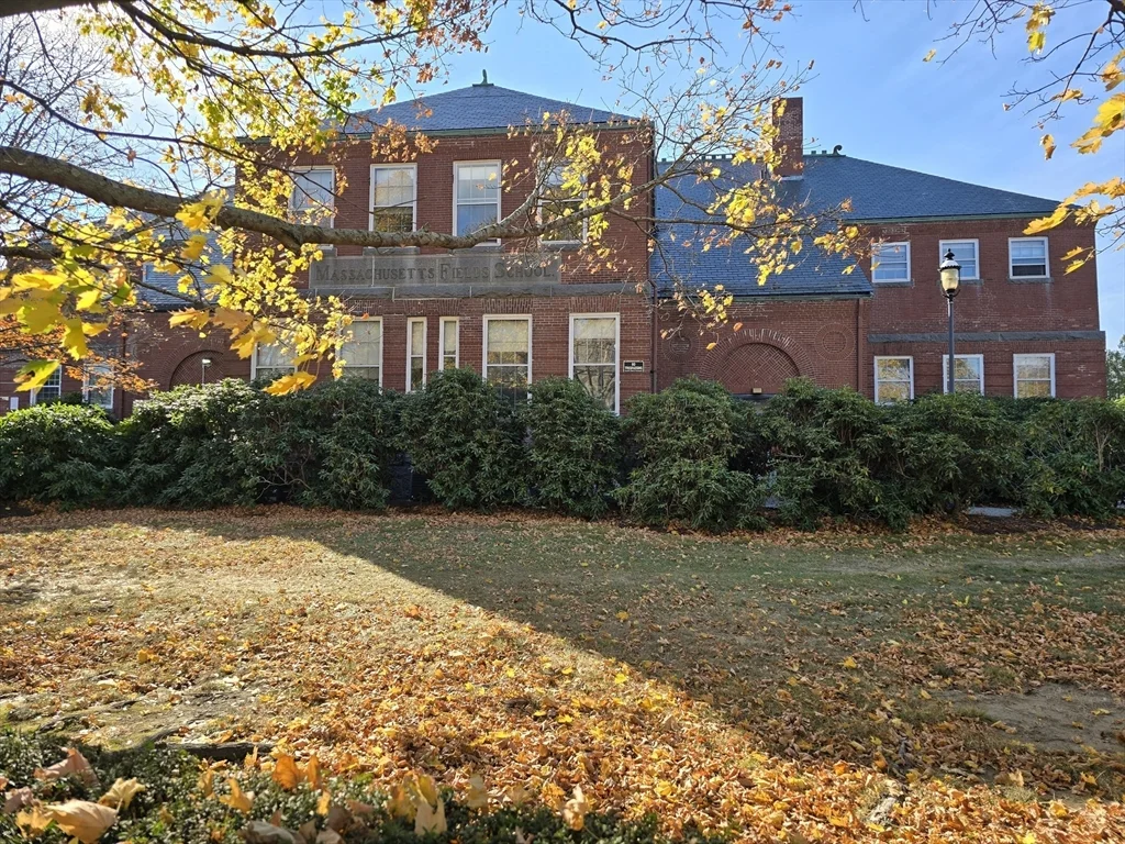 1 bed, 1 bath apartment for rent at 130 Beach St Unit 102, Quincy