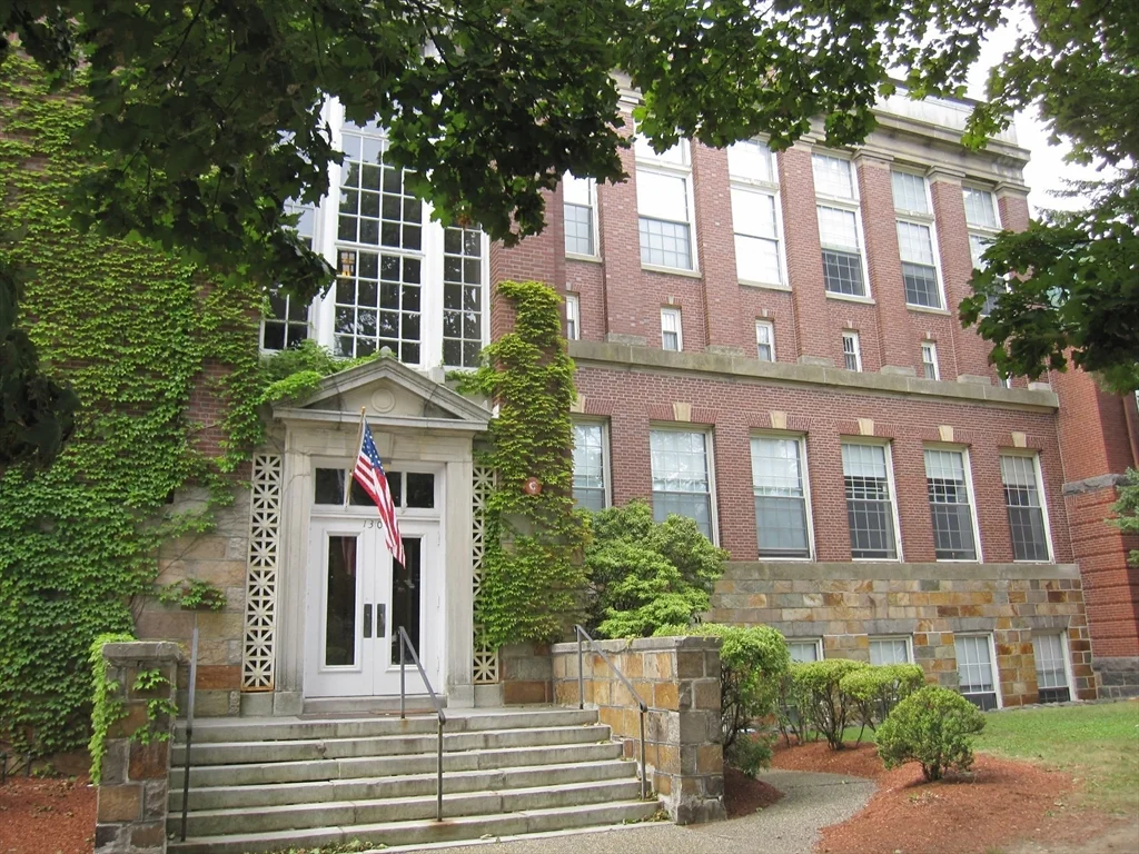 1 bed, 1 bath apartment for rent at 130 Beach St Unit 104, Quincy
