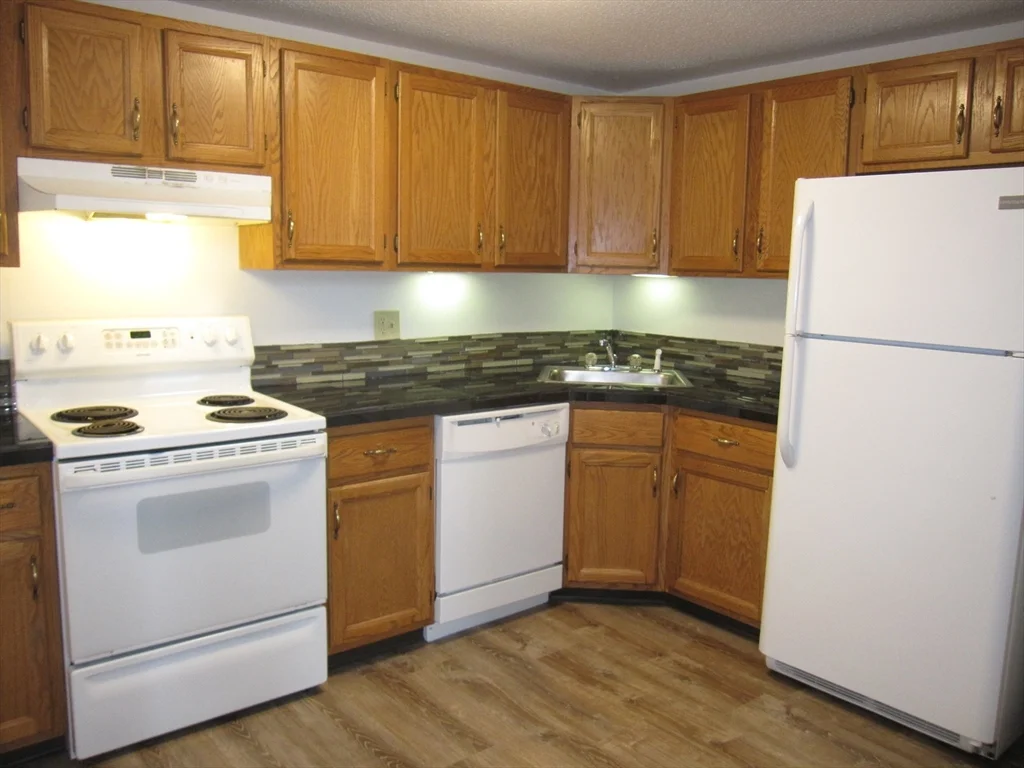 2 bed, 2 bath apartment for rent at 130 Beach St Unit 112, Quincy — photo 2 of 20