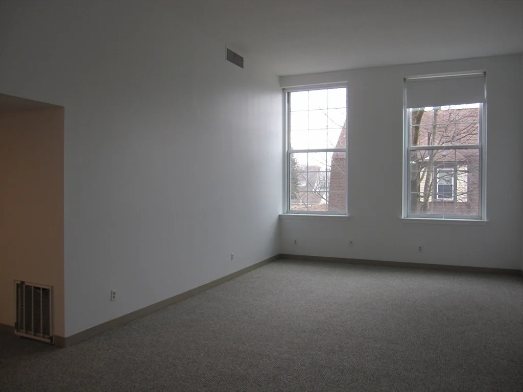 2 bed, 2 bath apartment for rent at 130 Beach St Unit 112, Quincy — photo 5 of 20