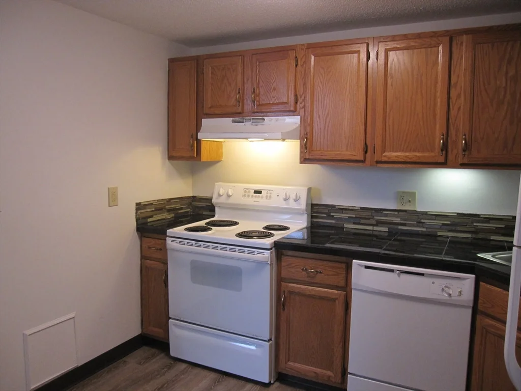 2 bed, 2 bath apartment for rent at 130 Beach St Unit 112, Quincy — photo 3 of 20