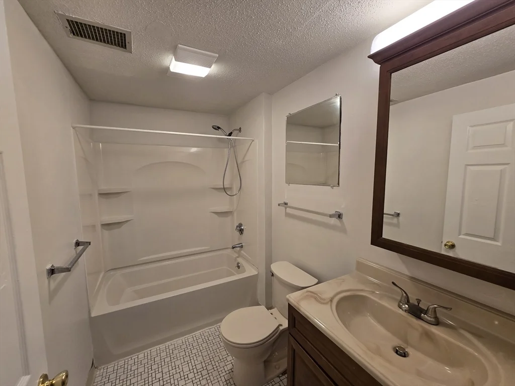 1 bed, 1 bath apartment for rent at 130 Beach St Unit 208, Quincy — photo 10 of 22