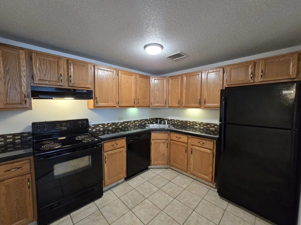1 bed, 1 bath apartment for rent at 130 Beach St Unit 208, Quincy — photo 2 of 22