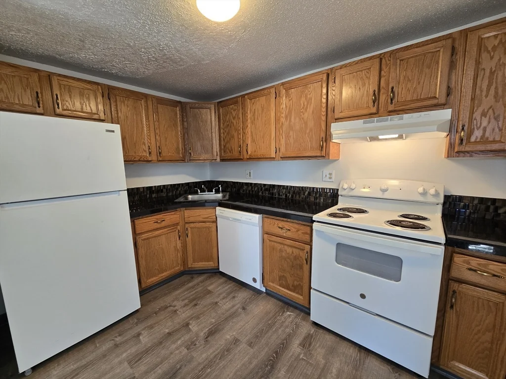 2 bed, 2 bath apartment for rent at 130 Beach St Unit 210, Quincy — photo 2 of 17