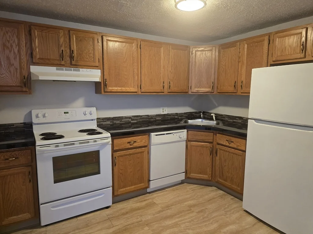 2 bed, 2 bath apartment for rent at 130 Beach St Unit 212, Quincy — photo 8 of 22