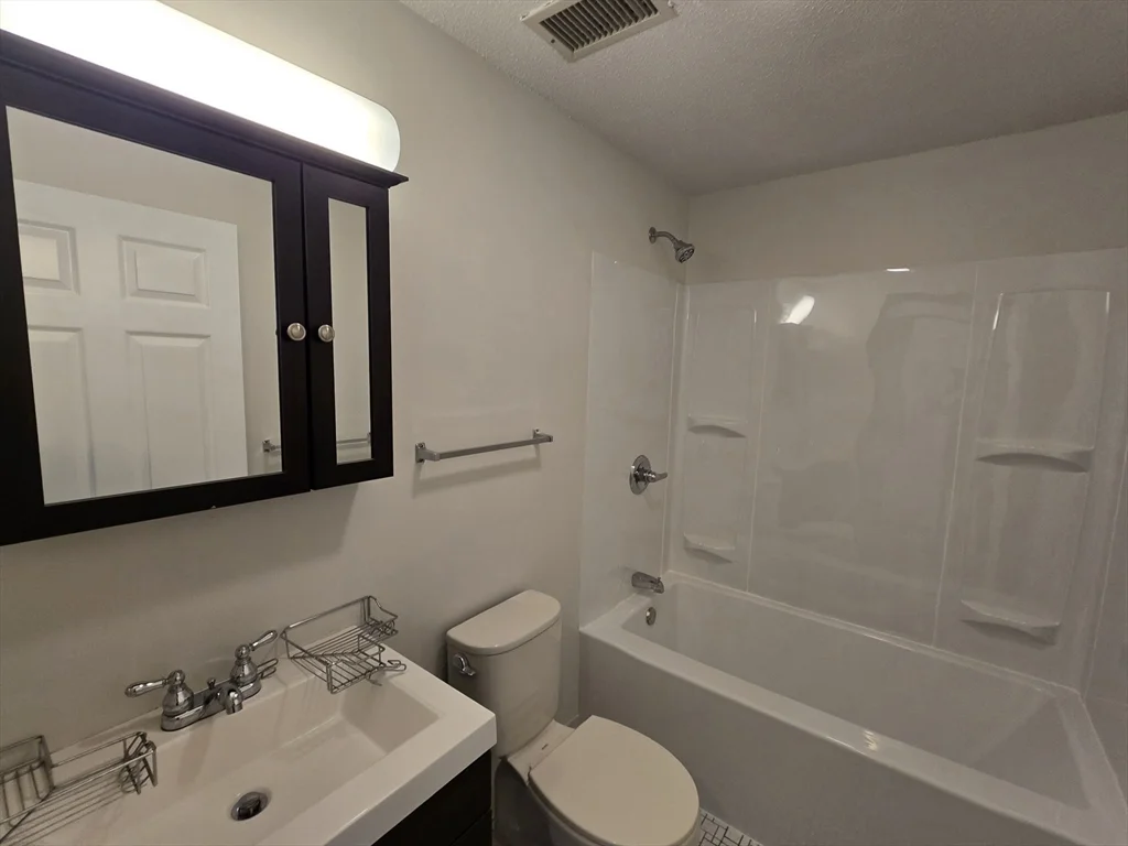 2 bed, 2 bath apartment for rent at 130 Beach St Unit 212, Quincy — photo 10 of 22
