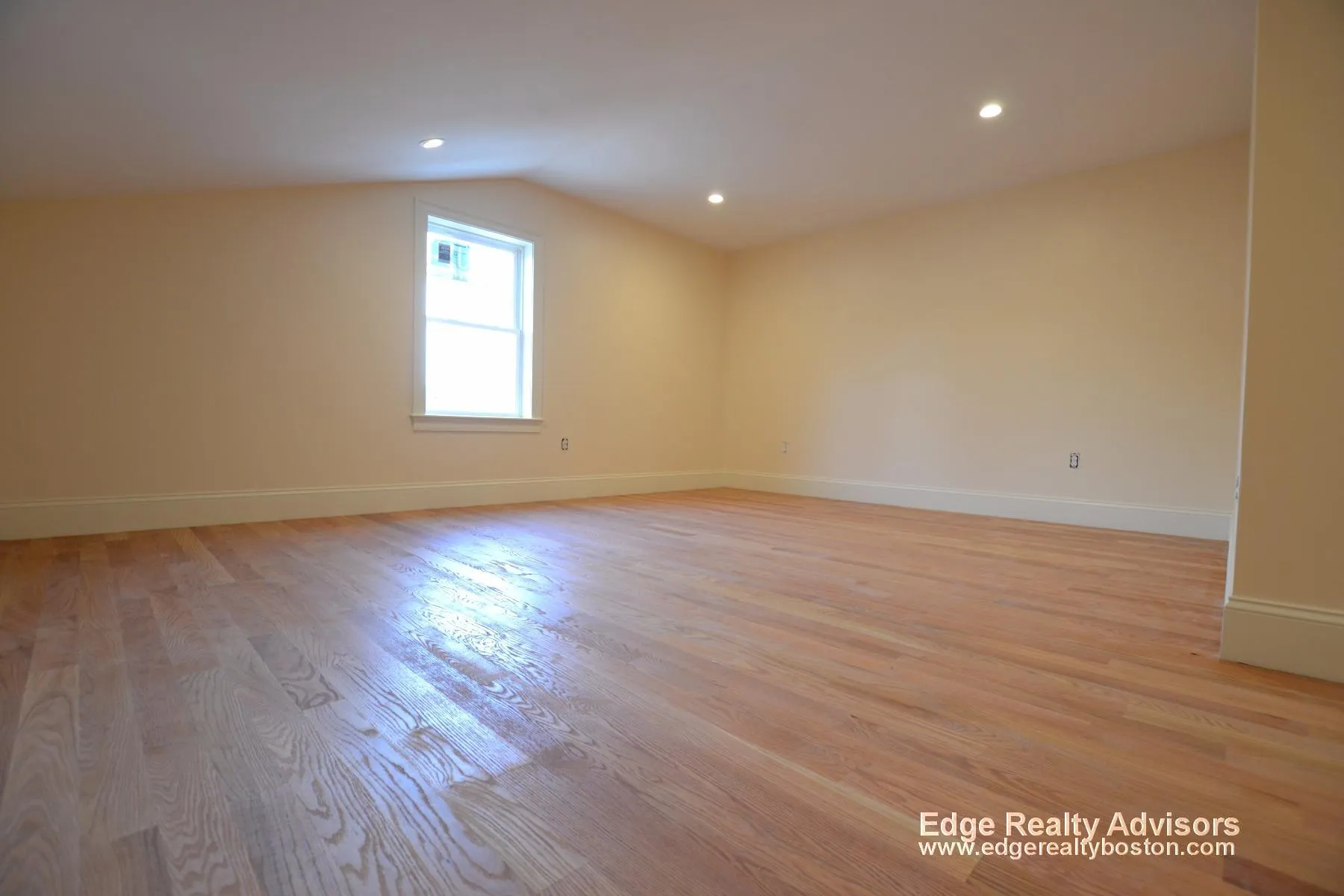 5 bed, 3.5 bath apartment for rent at 130 Bigelow St Unit 1, Brighton — photo 8 of 13