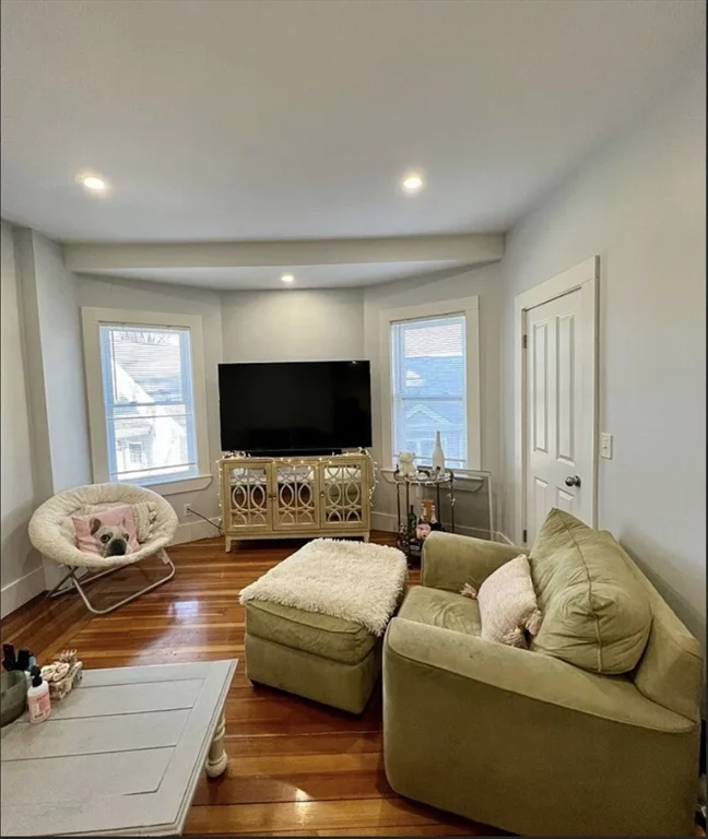 4 bed, 2 bath apartment for rent at 130 Boston St Unit 3, South Boston — photo 4 of 10