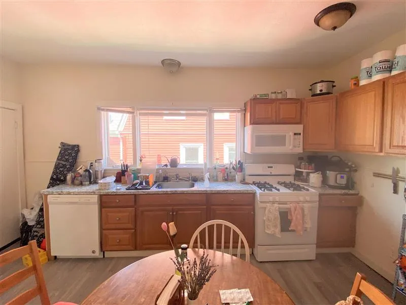 2 bed, 1 bath apartment for rent at 130 Cedar St Unit 2a, Powder House Square — photo 3 of 12