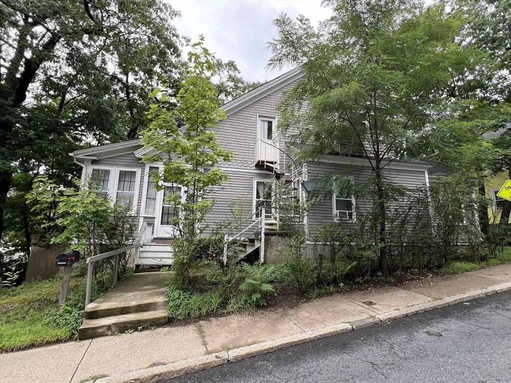 1 bed, 1 bath apartment for rent at 130 Cummins Highway Unit 3, Roslindale