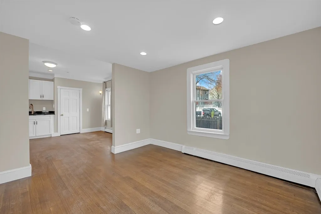 3 bed, 1 bath apartment for rent at 130 Dalton St, Lowell — photo 3 of 13