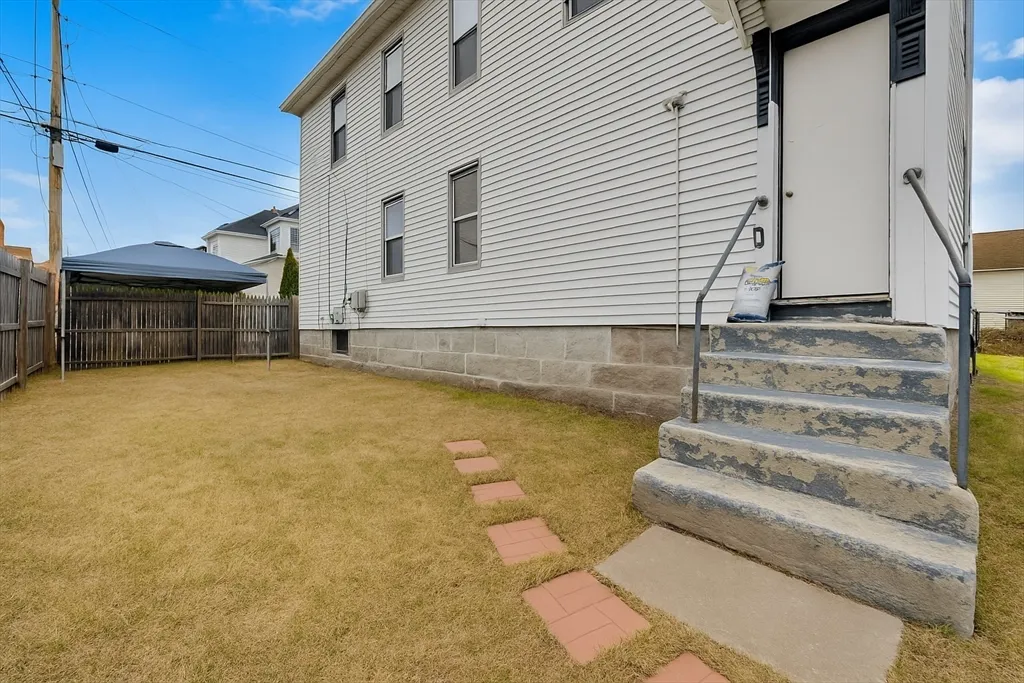 3 bed, 1 bath apartment for rent at 130 Dalton St, Lowell — photo 13 of 13