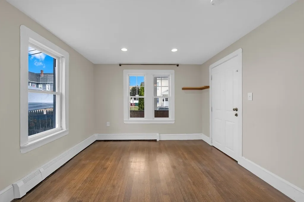 3 bed, 1 bath apartment for rent at 130 Dalton St, Lowell — photo 8 of 13