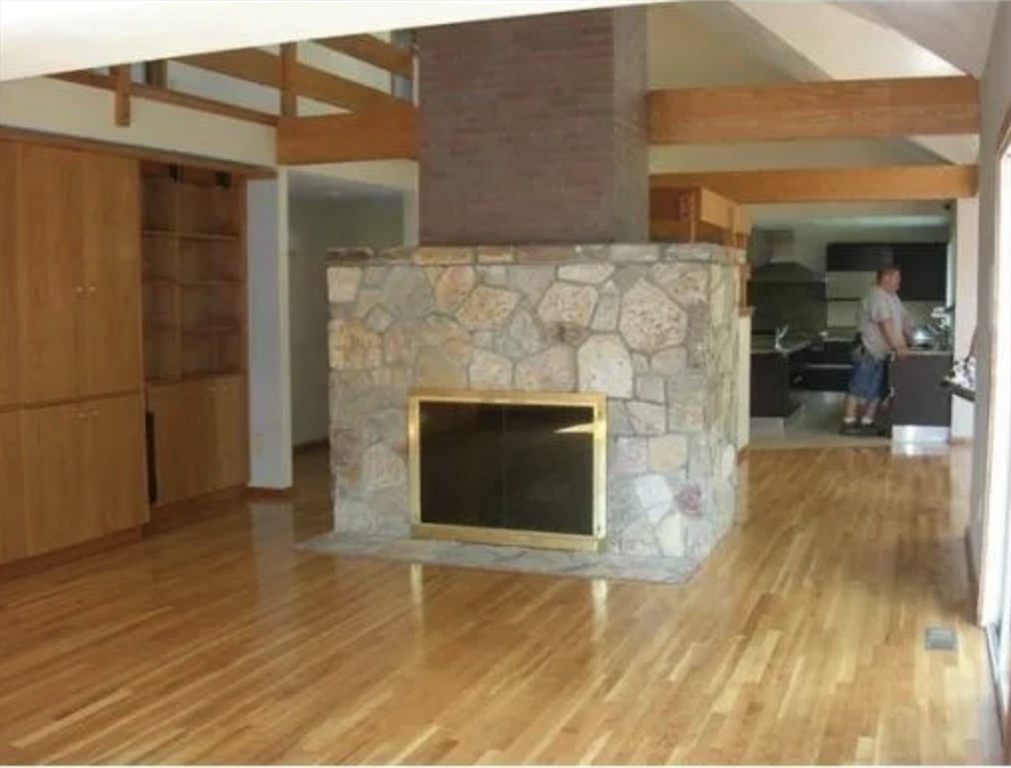 5 bed, 4+ bath apartment for rent at 130 East Emerson, Lexington — photo 14 of 23