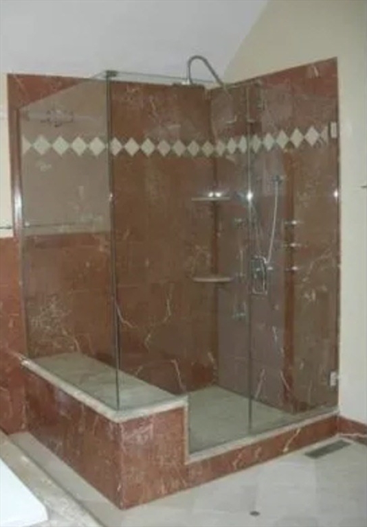 5 bed, 4+ bath apartment for rent at 130 East Emerson, Lexington — photo 15 of 23