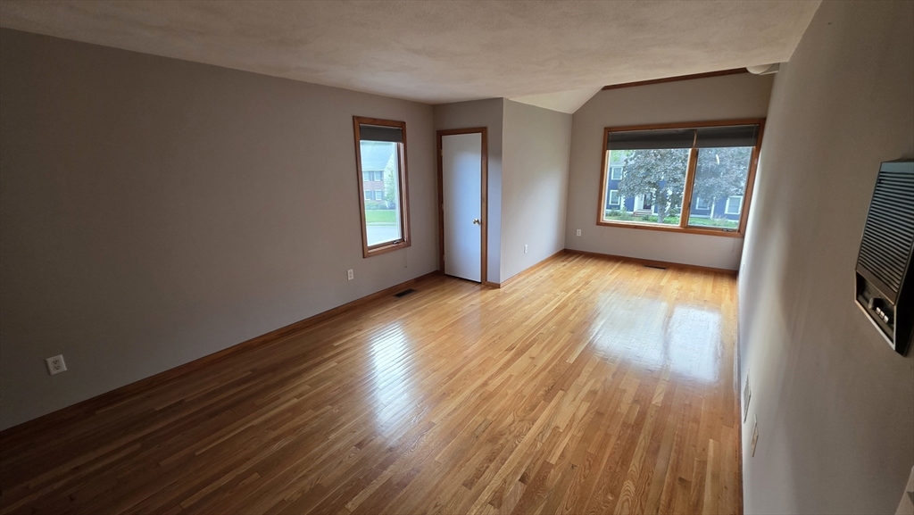 5 bed, 4+ bath apartment for rent at 130 East Emerson, Lexington — photo 21 of 23
