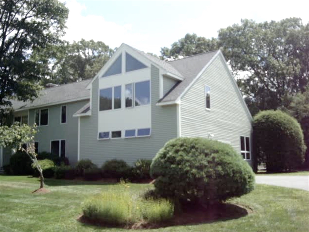5 bed, 4+ bath apartment for rent at 130 East Emerson, Lexington — photo 17 of 23