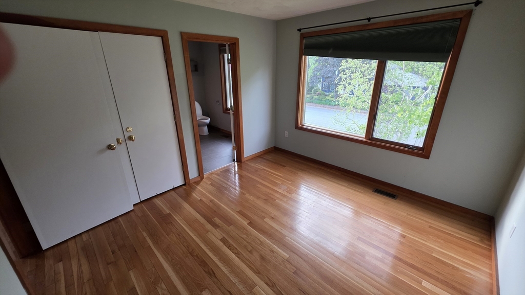 5 bed, 4+ bath apartment for rent at 130 East Emerson, Lexington — photo 20 of 23