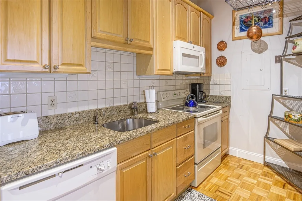 1 bed, 1 bath apartment for rent at 130 Fulton St Unit 7, North End — photo 8 of 13