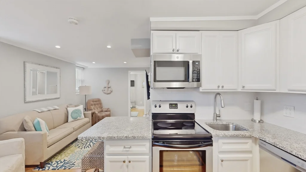 1 bed, 1 bath apartment for rent at 130 G St Unit 1, South Boston — photo 1 of 13