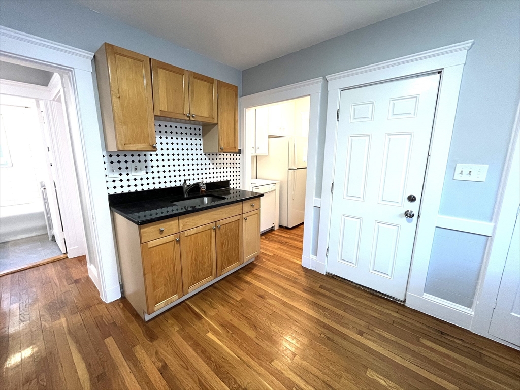 3 bed, 1 bath apartment for rent at 130 Grove St Unit 2, West Roxbury — photo 4 of 27