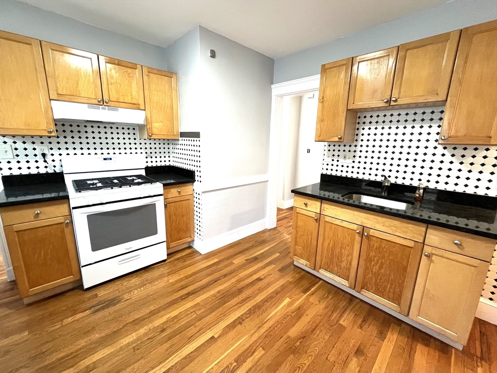 3 bed, 1 bath apartment for rent at 130 Grove St Unit 2, West Roxbury — photo 2 of 27