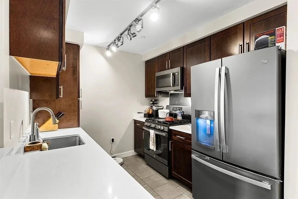 2 bed, 2 bath apartment for rent at 130 John St Unit 459, Downtown — photo 3 of 42