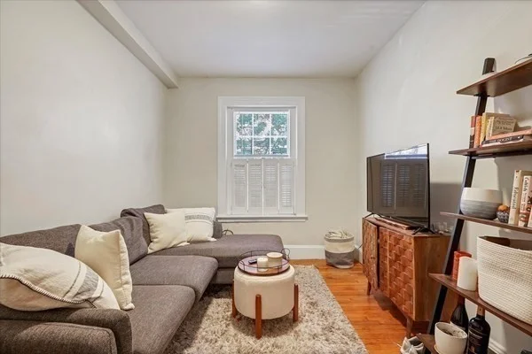 1 bed, 1 bath apartment for rent at 130 Myrtle St Unit 1F, Beacon Hill — photo 2 of 5