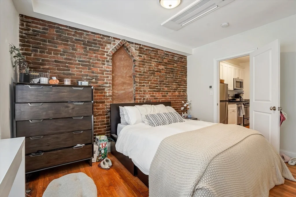 1 bed, 1 bath apartment for rent at 130 Myrtle St Unit 2, Beacon Hill — photo 1 of 5