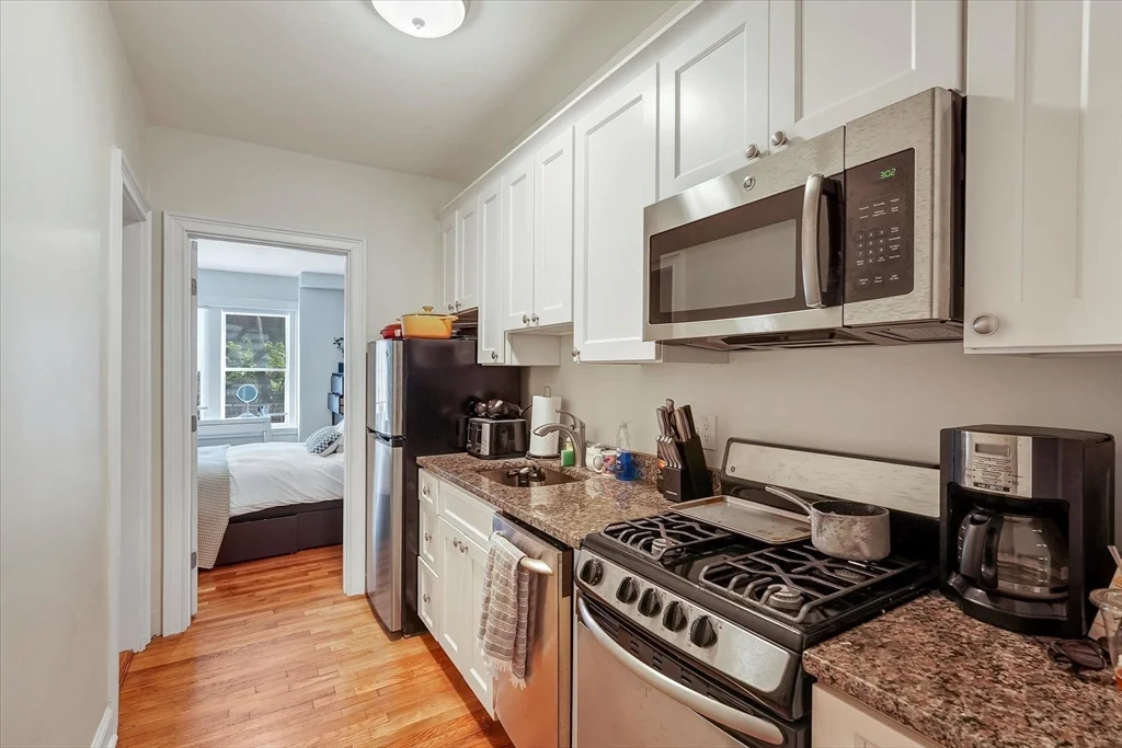 1 bed, 1 bath apartment for rent at 130 Myrtle St Unit 2, Beacon Hill — photo 3 of 5